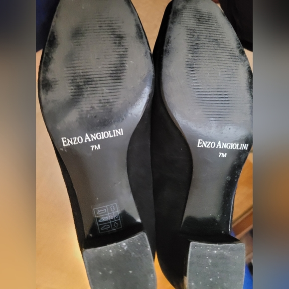 Size 7 - Enzo Angiolini black suede dressy flats with silver buckle - Picture 4 of 5